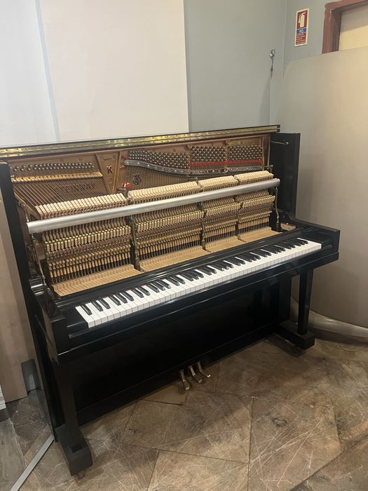 Piano vertical steinway modelo K
