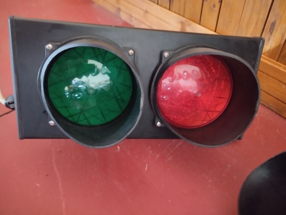 Semáforos a funcionar