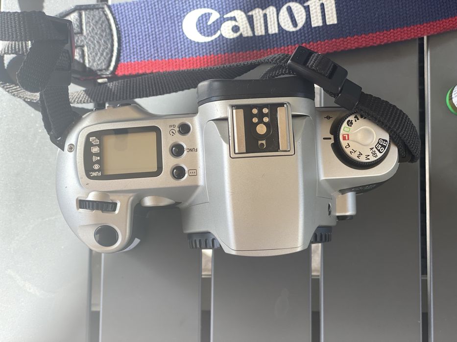 Máquina fotográfica Canon EOS 500 N com bolsa
