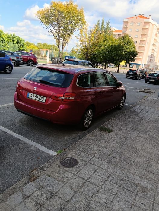 Peugeot 308 vermelho