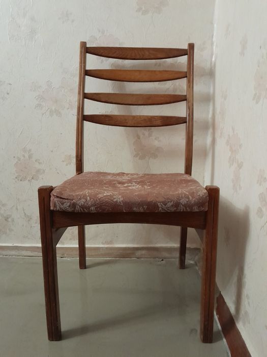 Продам стільці, б/у, 3 штуки