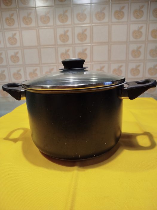 Pot in reasonable condition447346756143042560