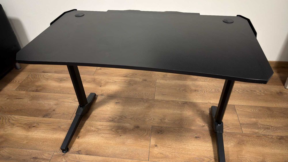 Biurko gamingowe Pro-Gamer 110x63x75 cm LED