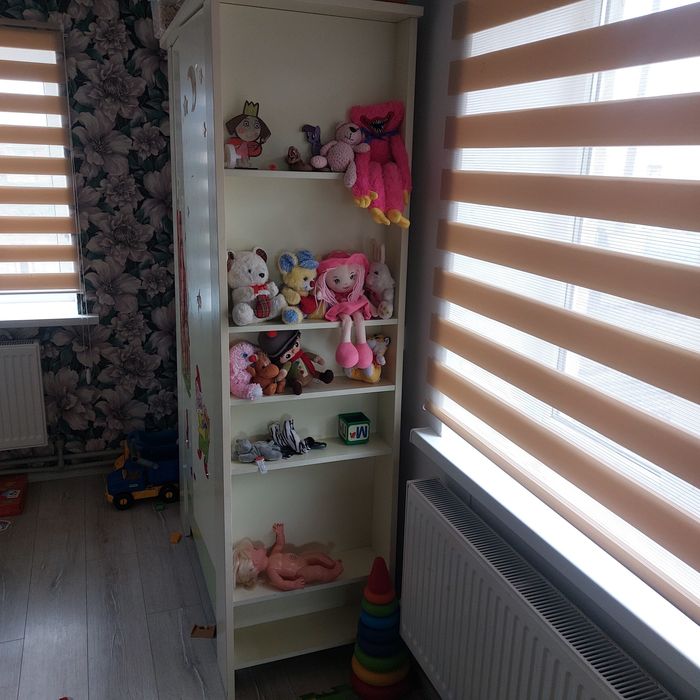 Дитячі меблі: шафа, комод, пенал.