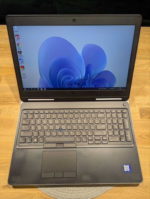 Dell Precision 7520 FHD IPS/i7-7820hq/m2200 4gb/16gb/256gb m2/win