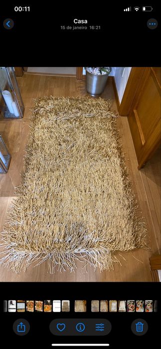 Tapete bege- dourado com pelo comprido
