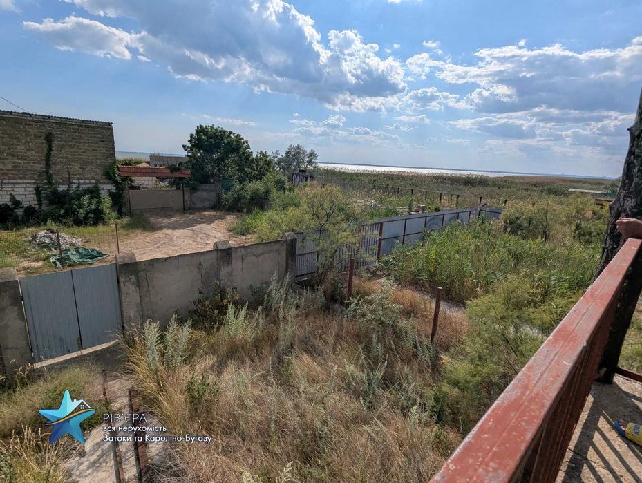 Продам дом в Каролино-Бугазе. 3 уровня.