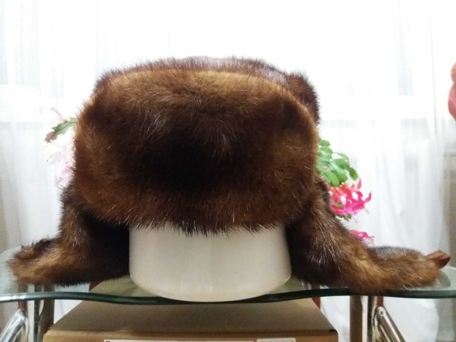 Шапка норковая коричневая.