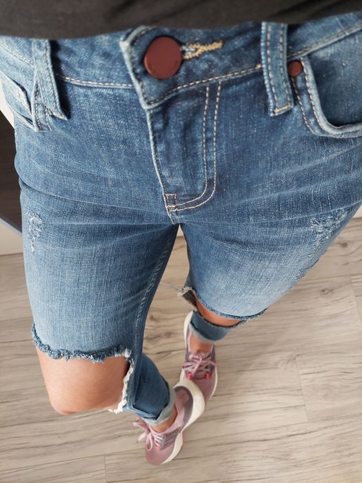 Spodnie jeans z dziurami,nowe,r.S