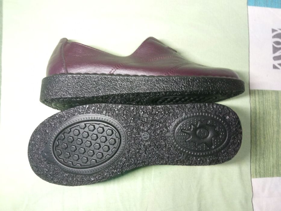 Женские кожаные туфли 40 размер.