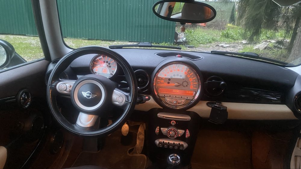 Mini Cooper bem estimado436726409745541127