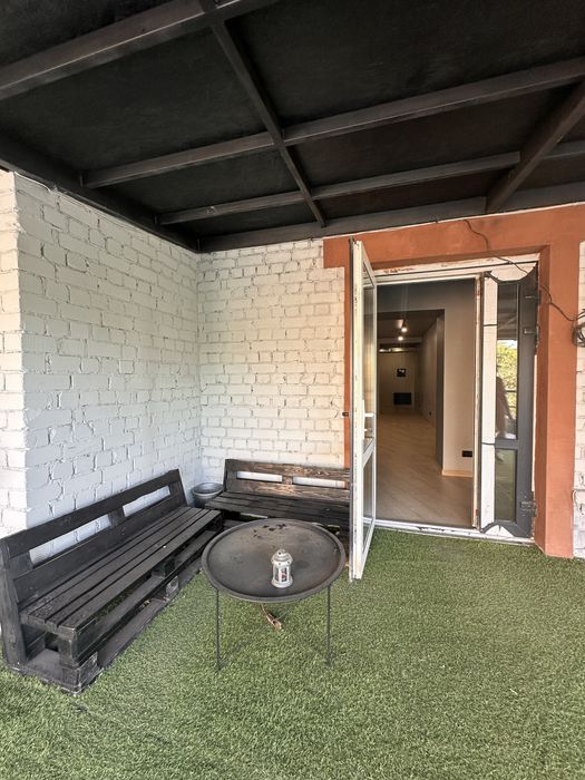 Приміщення для салону краси,медичної практики,офісу з терасою