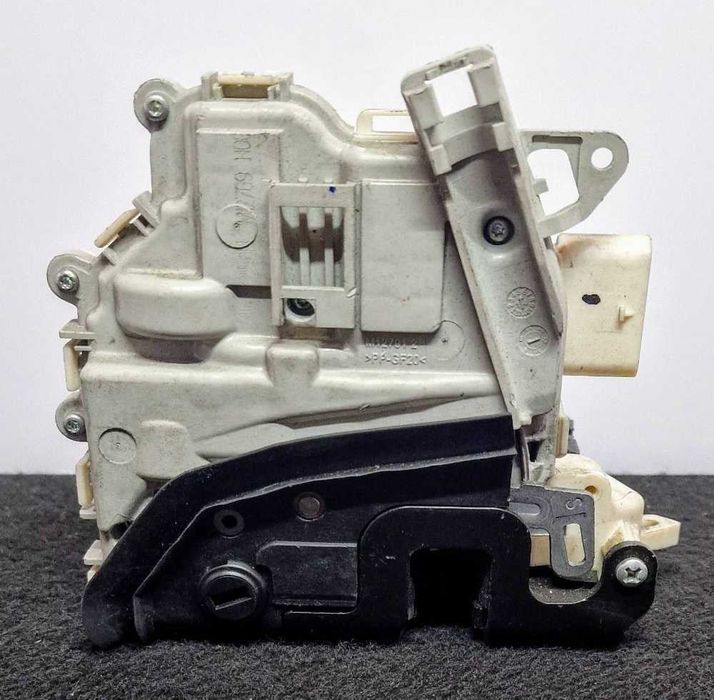 Fechadura / Fecho Porta Trás Direito 8K0839015E - AUDI A3 Sportback