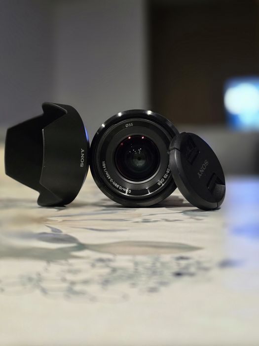 Sony FE 28-70mm f/3.5-5.6 OSS (Impecável / Com Parassol)