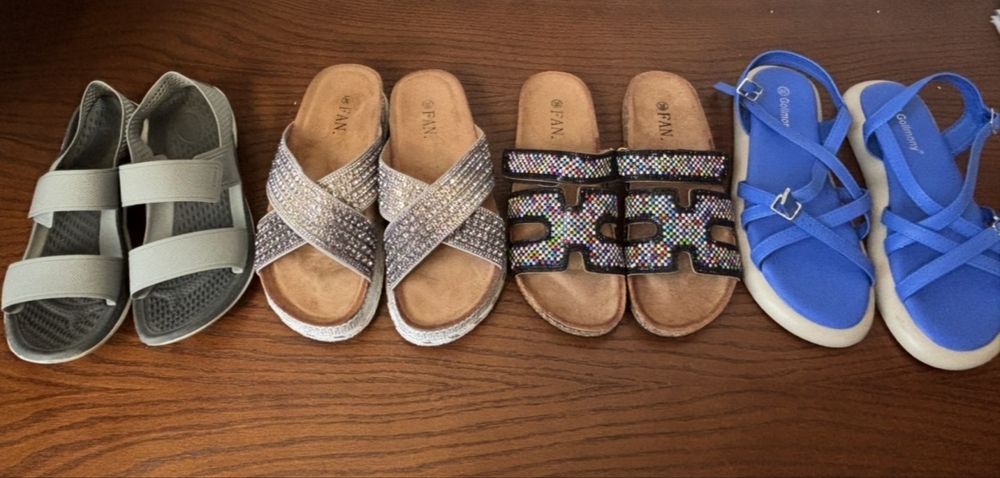 4 пари crocs сандалі, босоножки шкіра нові