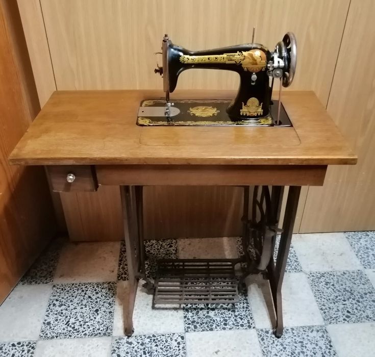 Máquina Costura Singer Antiga