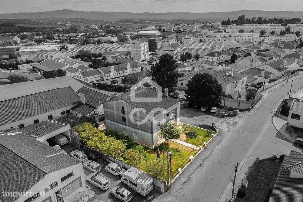 Moradia T4+1 R/C Bifamiliar com amplo Quintal de 536 m2 | Estremoz, Év