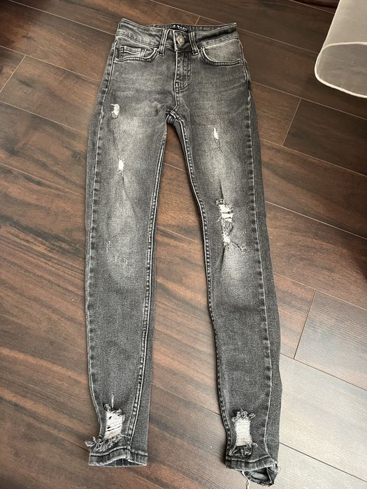 Продам джинсы в маленьком размере