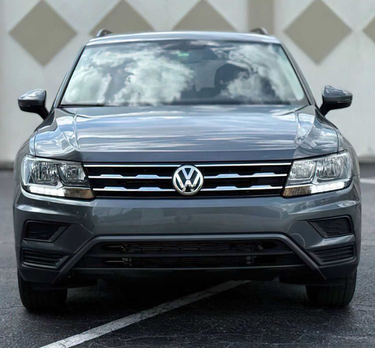 Volkswagen Tiguan      2021