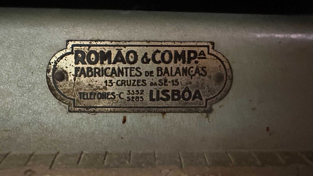 Balança Vintage Romão&Comp. com Móvel