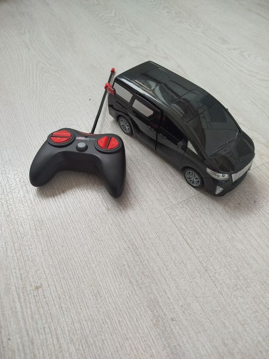 Машинка с пультом управления