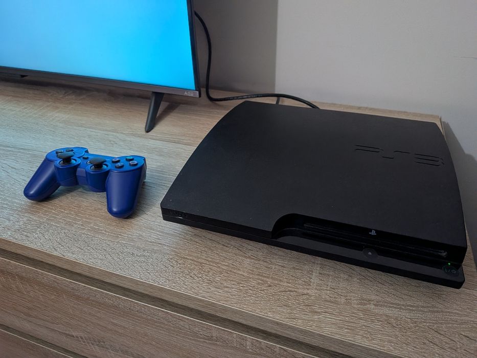 PS3 Slim 300GB em bom estado