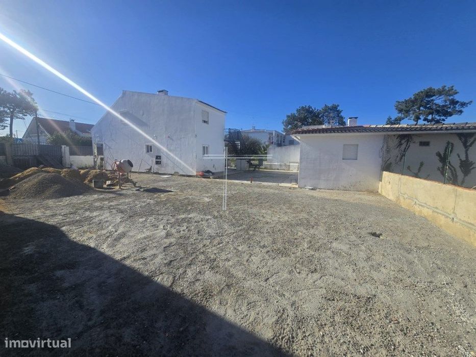 Moradia isolada T4 de arquitetura tradicional - Aroeira