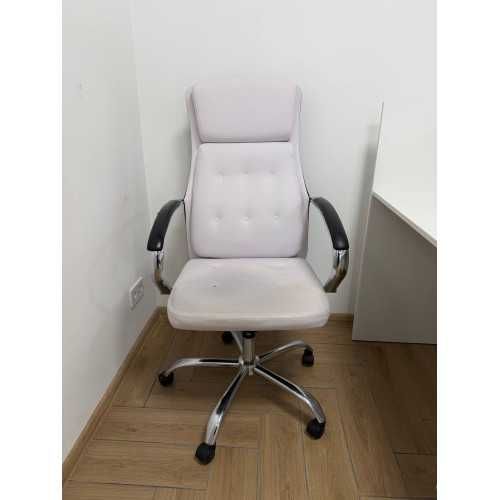 Крісло офісне на металевому каркасі хром м. Шулявська