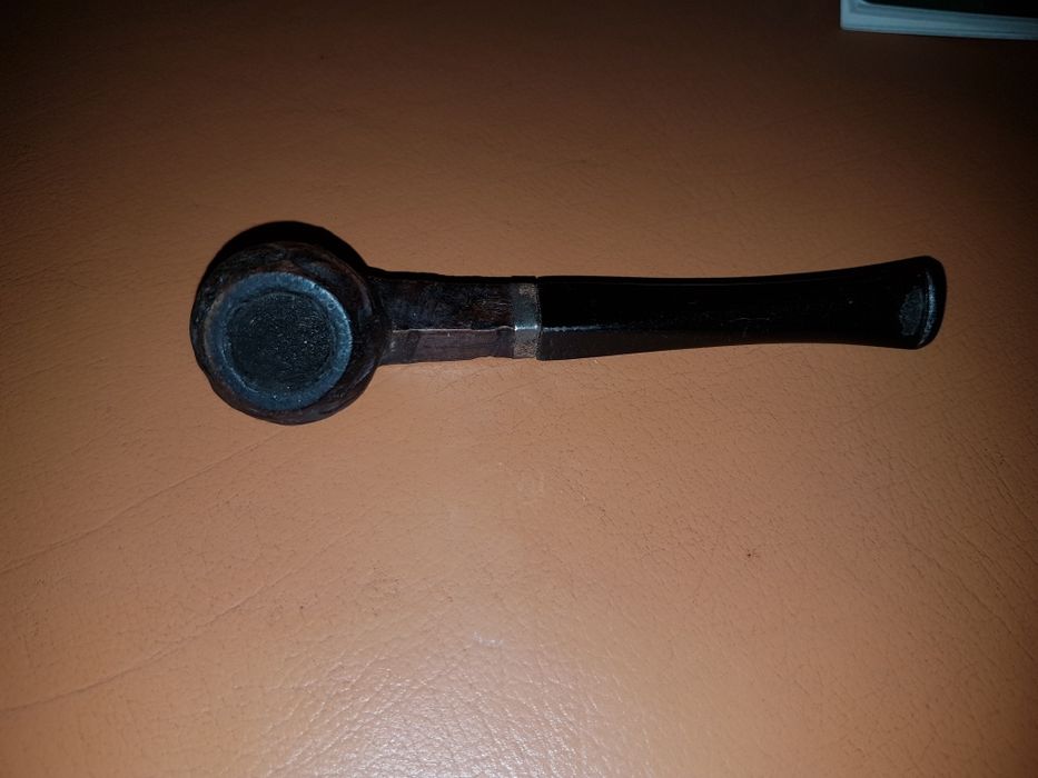Stara drewniana fajka rzeźbiona