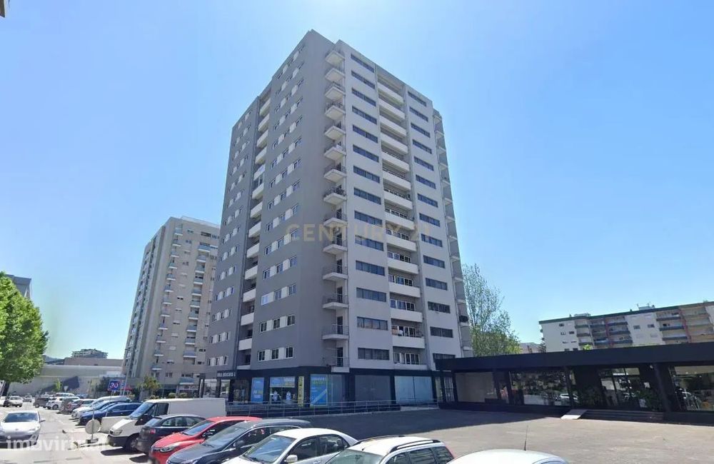 Apartamento T3 com elevador garagem dupla em São Vitor | ZTRE-01770