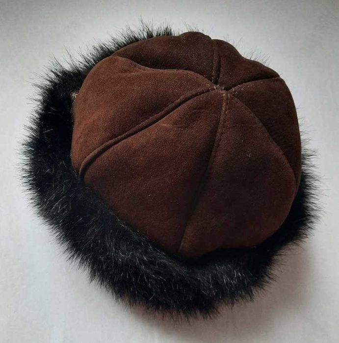 Futrzana kożuchowa futro naturalne skórzana czapka brązowa czarna 64