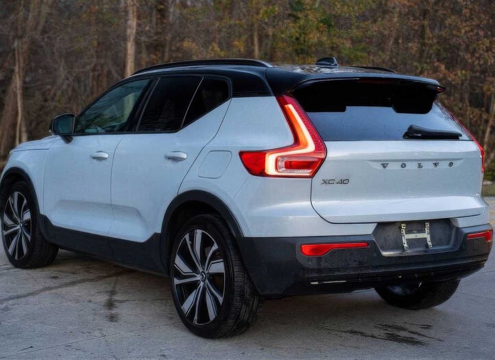 Volvo XC40      2021