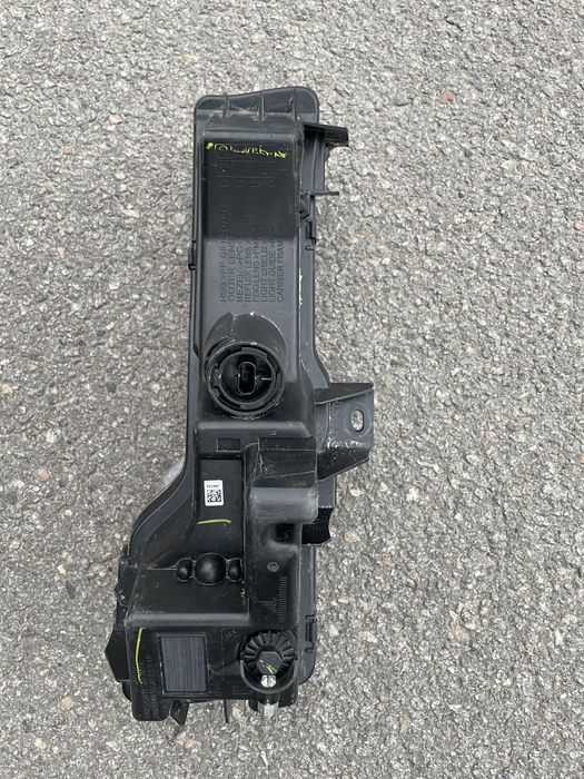 фара  Tesla Model 3