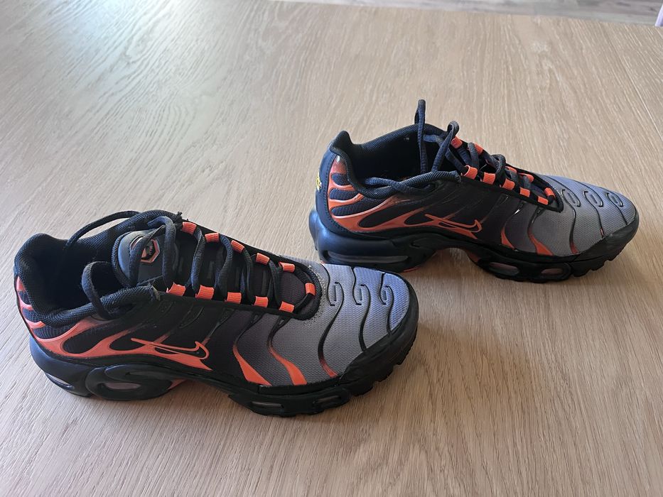 Buty sneakersy Nike Air TN Tuned – rozmiar 37,5 – czarno-szare z czerwonym
