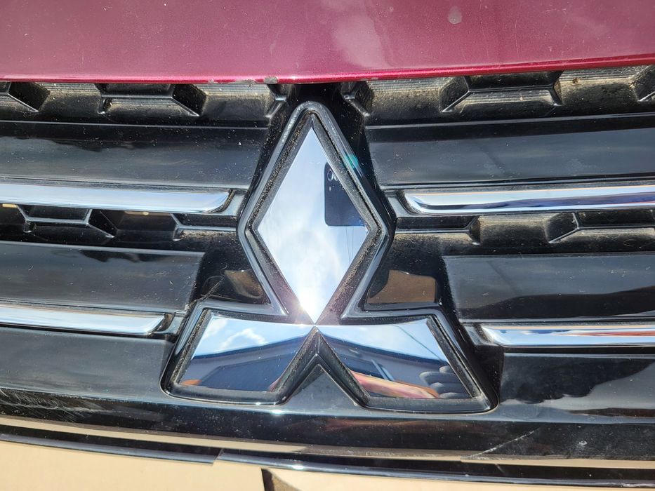 znaczek logo emblemat atrapy przód mitsubishi space star oe 7415a560 125 mm