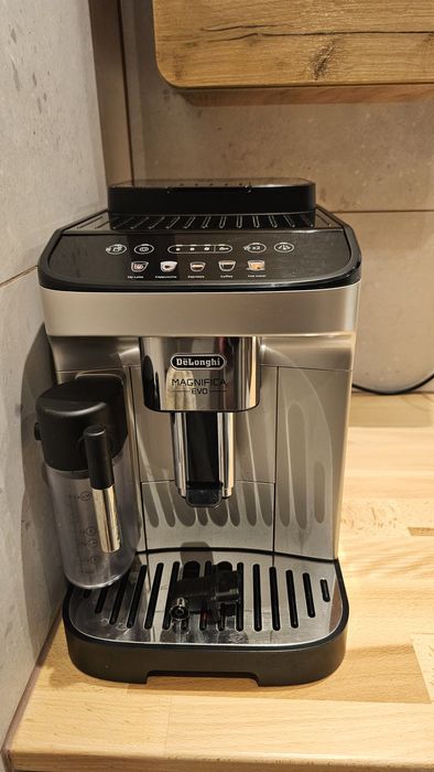 Ekspres automatyczny do kawy DeLonghi Magnifica Evo