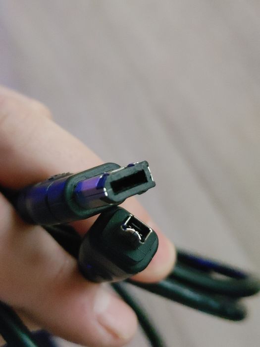 Кабель FireWire (IEEE 1394).