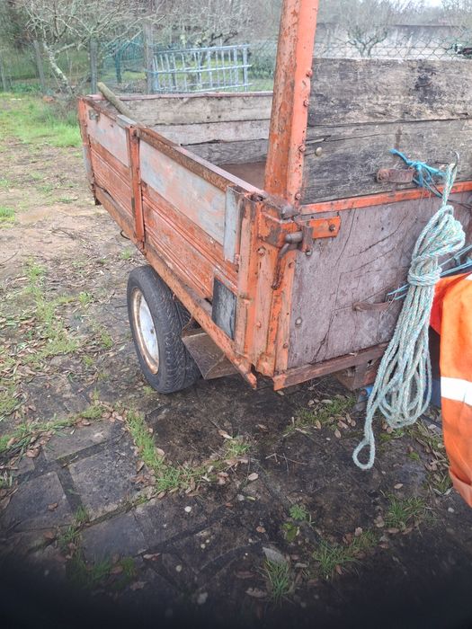 Motocultivador com caixa de velocidades e reboque