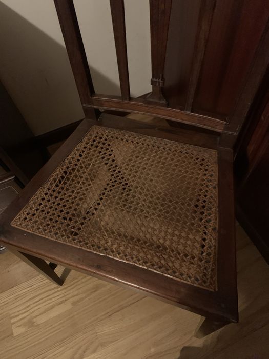 Cadeira madeira e palhinha