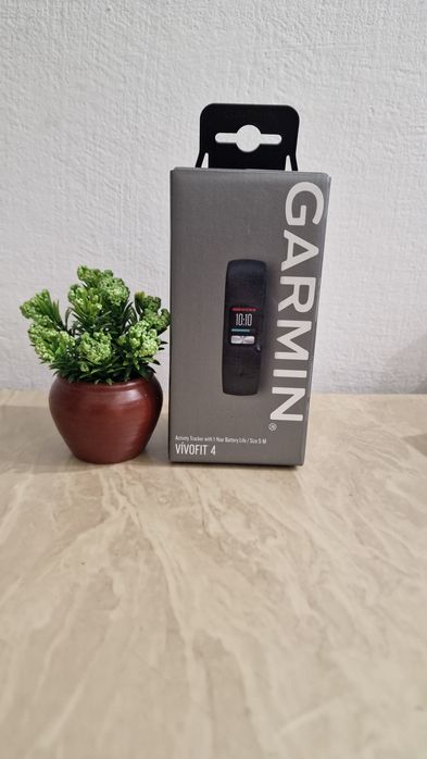 Фітнес-браслет Garmin Vivofit 4 (010-01847-10]