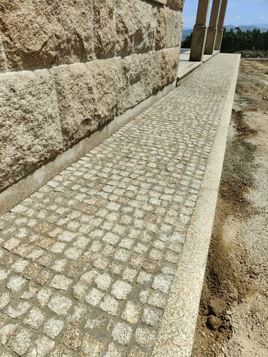 Pavimentos em granito natural