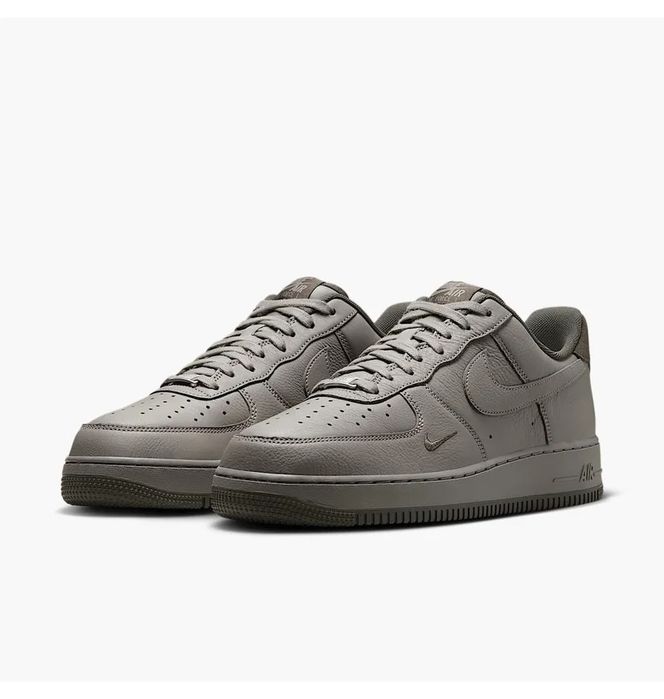 Кросівки чоловічі Nike Air Force 1 07 Lv8 Olive HM9483-300 р. US 9