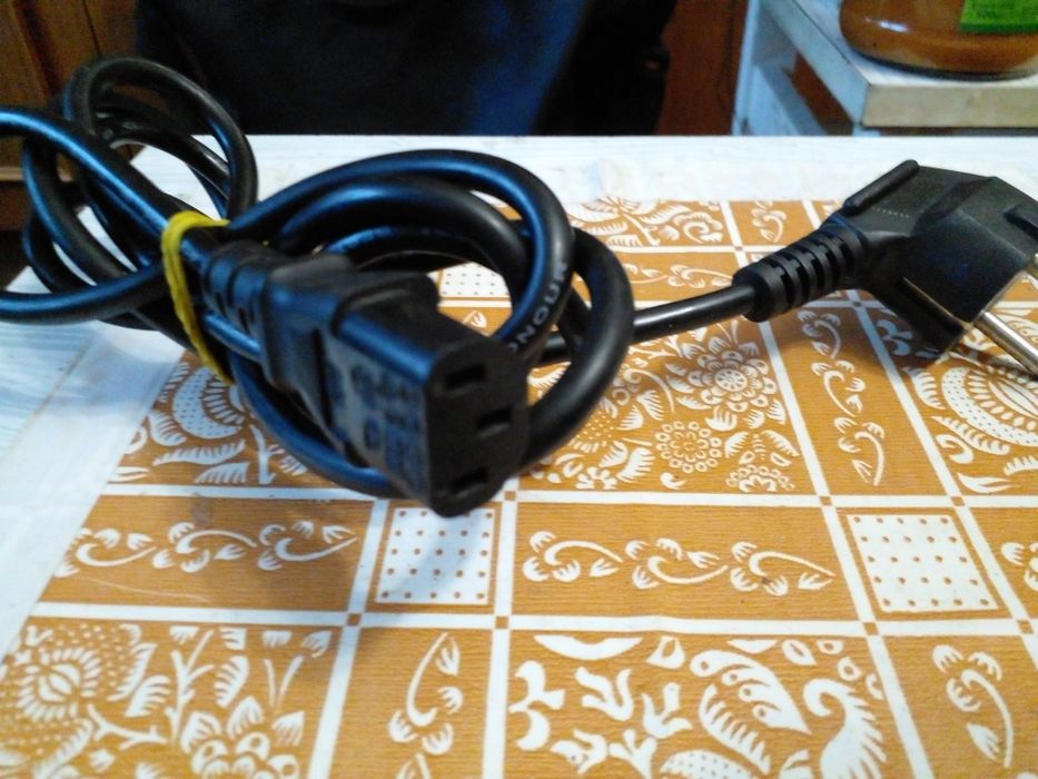 Современные разные  соединительные провода и шнуры