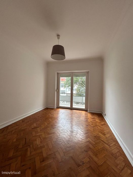 Arrendamento de apartamento t2 no Largo Cristóvão Aires, 4