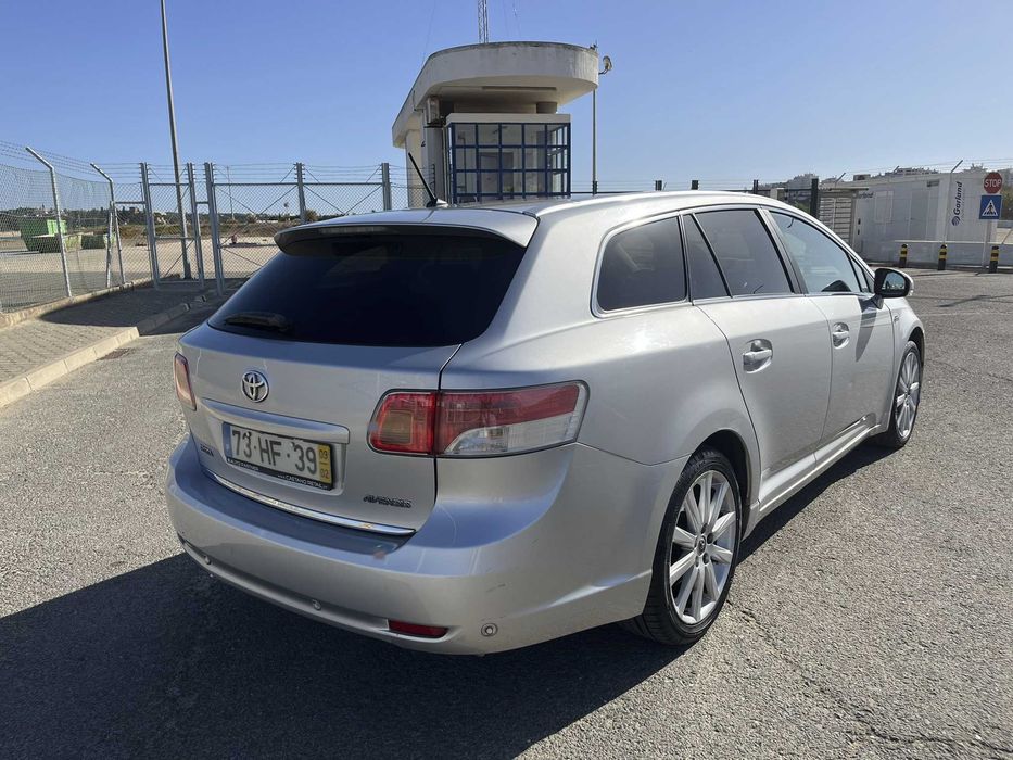 Toyota Avensis SW 2.2 D-CAT Luxury 177cv — photo 3