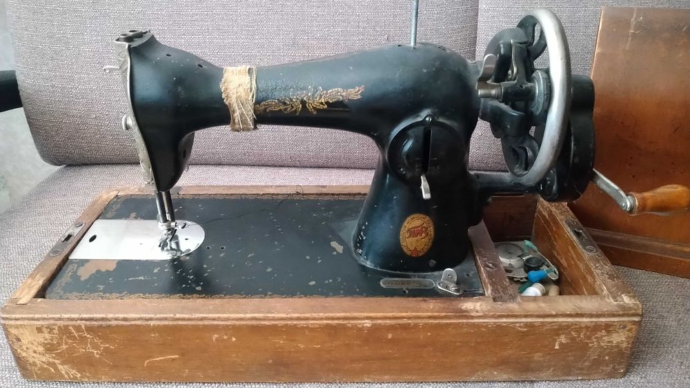Швейная машинка ПМЗ 30-х годов СССР: 800 грн. - Швейные машины и