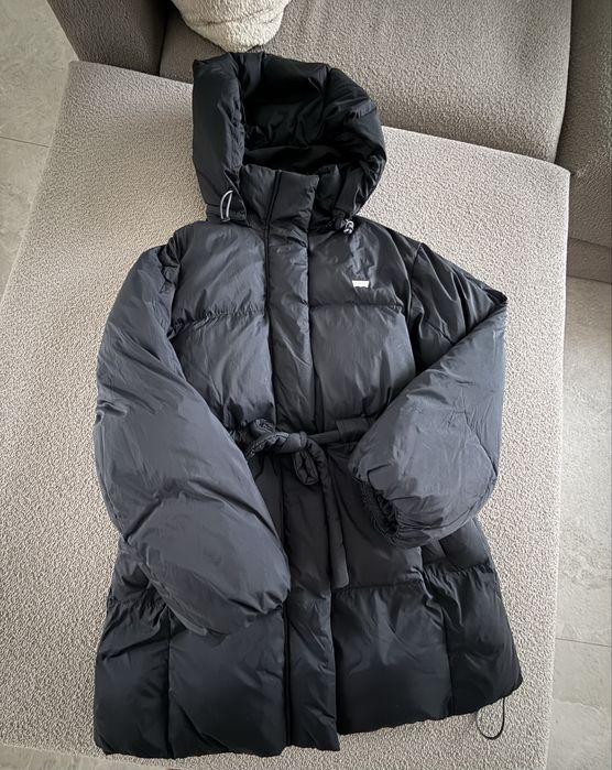 Продам жіночий куртку пуховик Levi’s