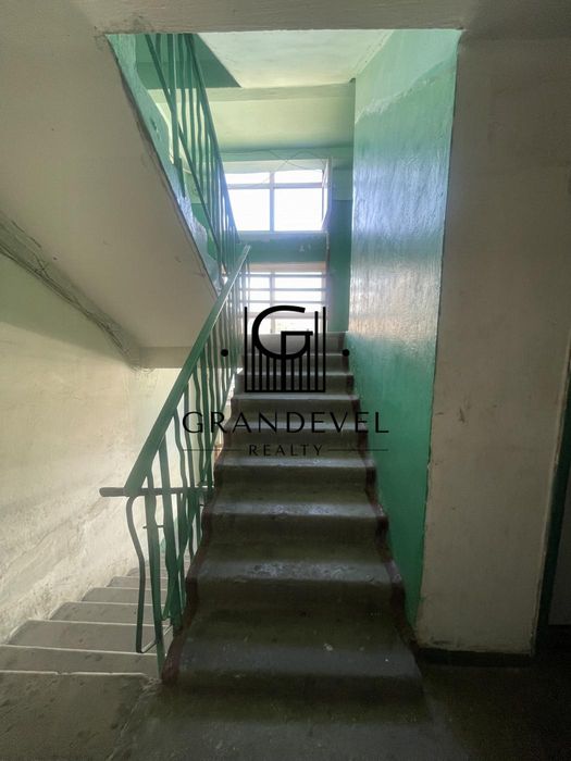 Продаж 2к квартира  вул. Зодчих 34, Святошин, Київ