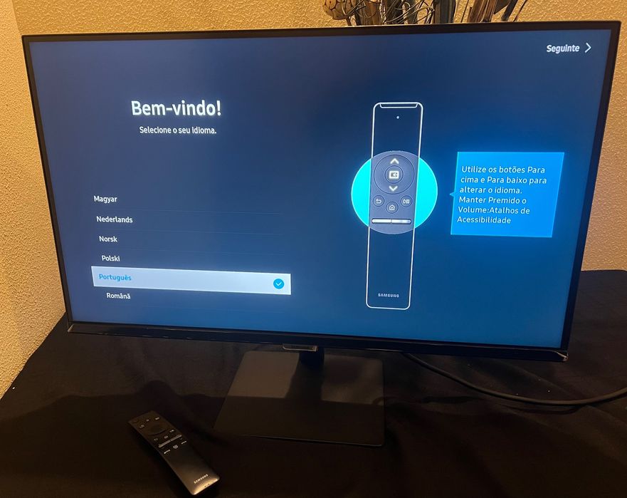 Samsung M5 Smart TV / Monitor, 27-inch Full HD – Like New64563993393666123