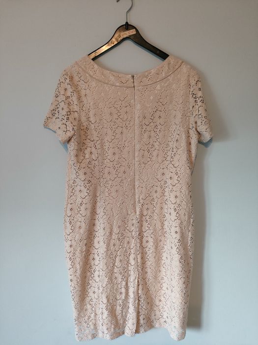 Koronkowa sukienka 46